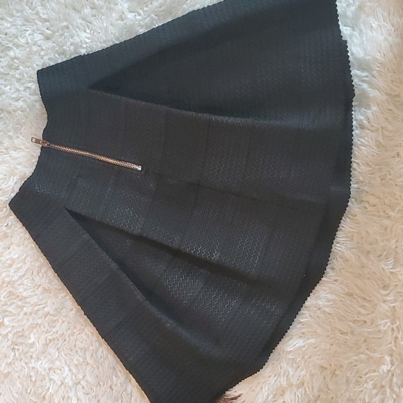 Women's/Jr's Stretchy Black Pleated Skirt Sz S - Picture 2 of 6